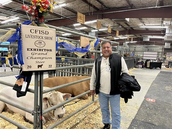 Trustee Gilbert Sarabia visiting the Livestock Show